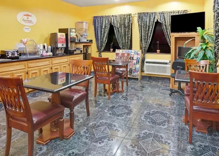 Sapphire Inn & Suites